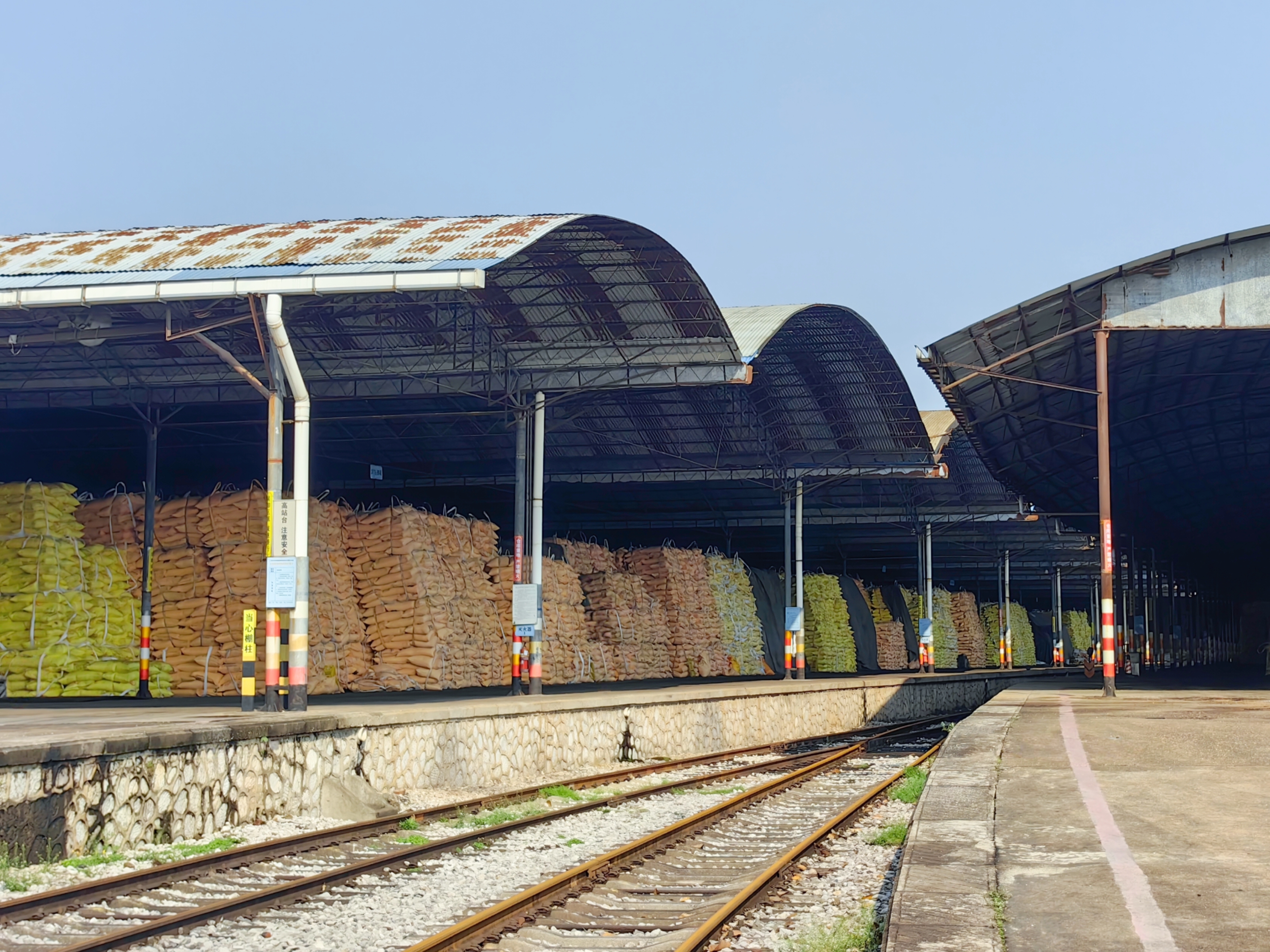 奮戰(zhàn)三季度 | 石化柳州公司：倉(cāng)儲(chǔ)庫(kù)存雙增破局市場(chǎng)，服務(wù)升級(jí)引客共贏(yíng)